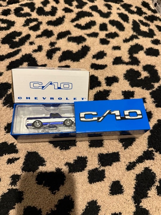 Hot Wheels RLC Exclusive 1969 Chevrolet C-10 Blue w/Wheel Suspension
