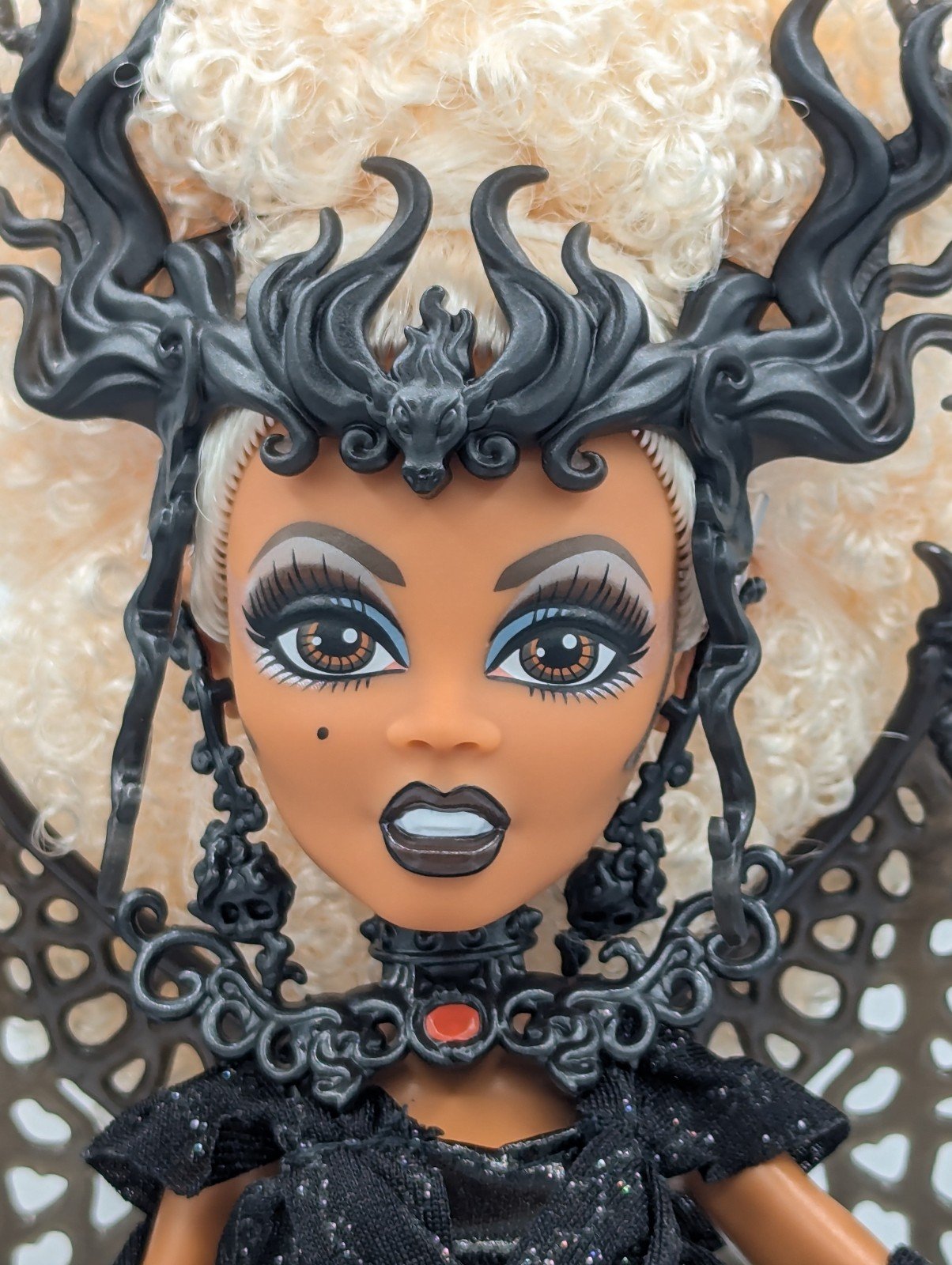 Monster High Ru Paul Dragon Queen Skullector Doll