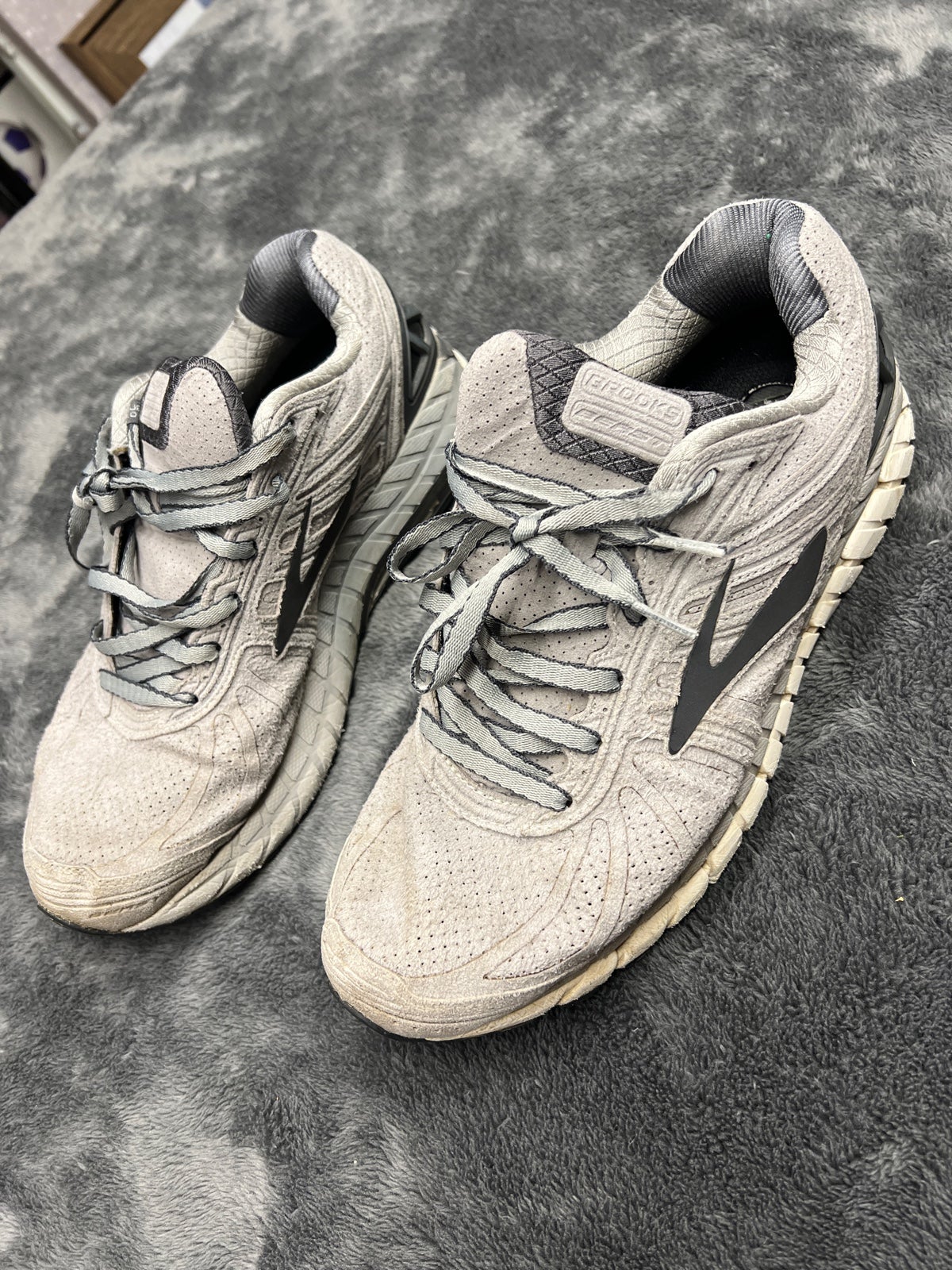 Brooks Men’s 11 Athetic Shoes In Fair To Good Shape. Brooks Men’s 11 Athetic Shoes In Fair To Good Shape.