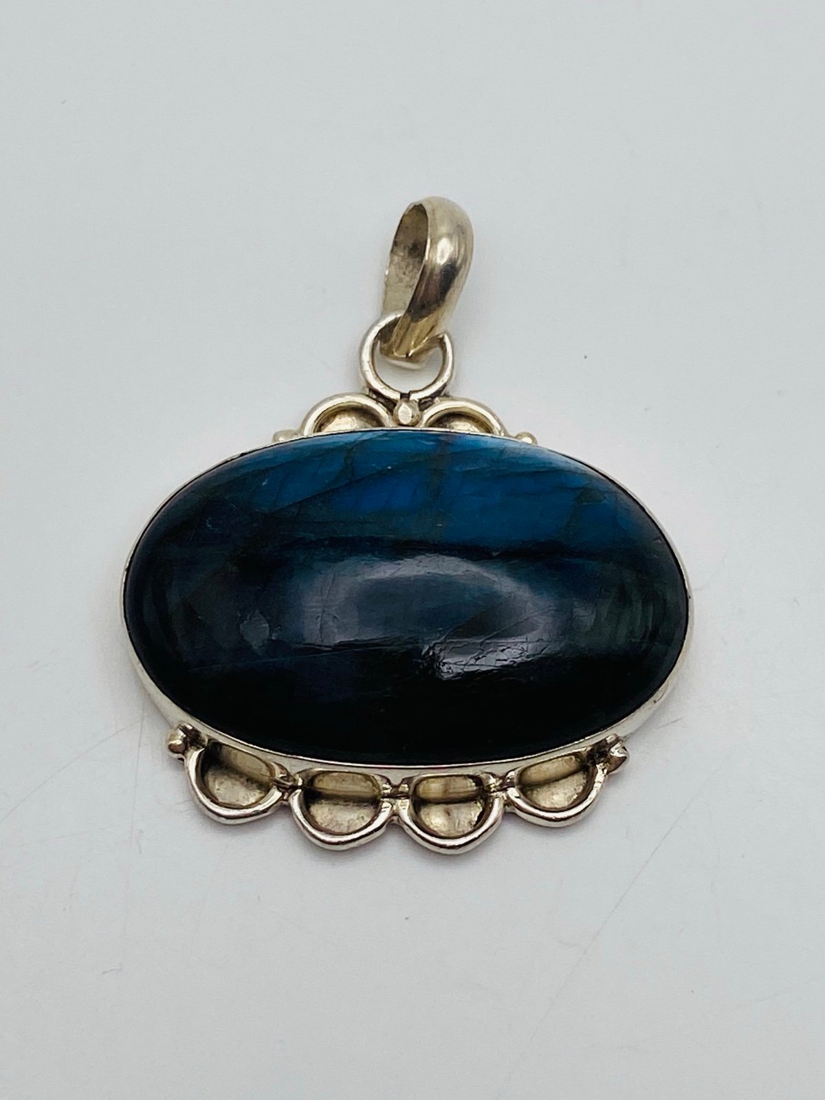 Heavy sterling silver vintage labradorite scalloped pendant 925