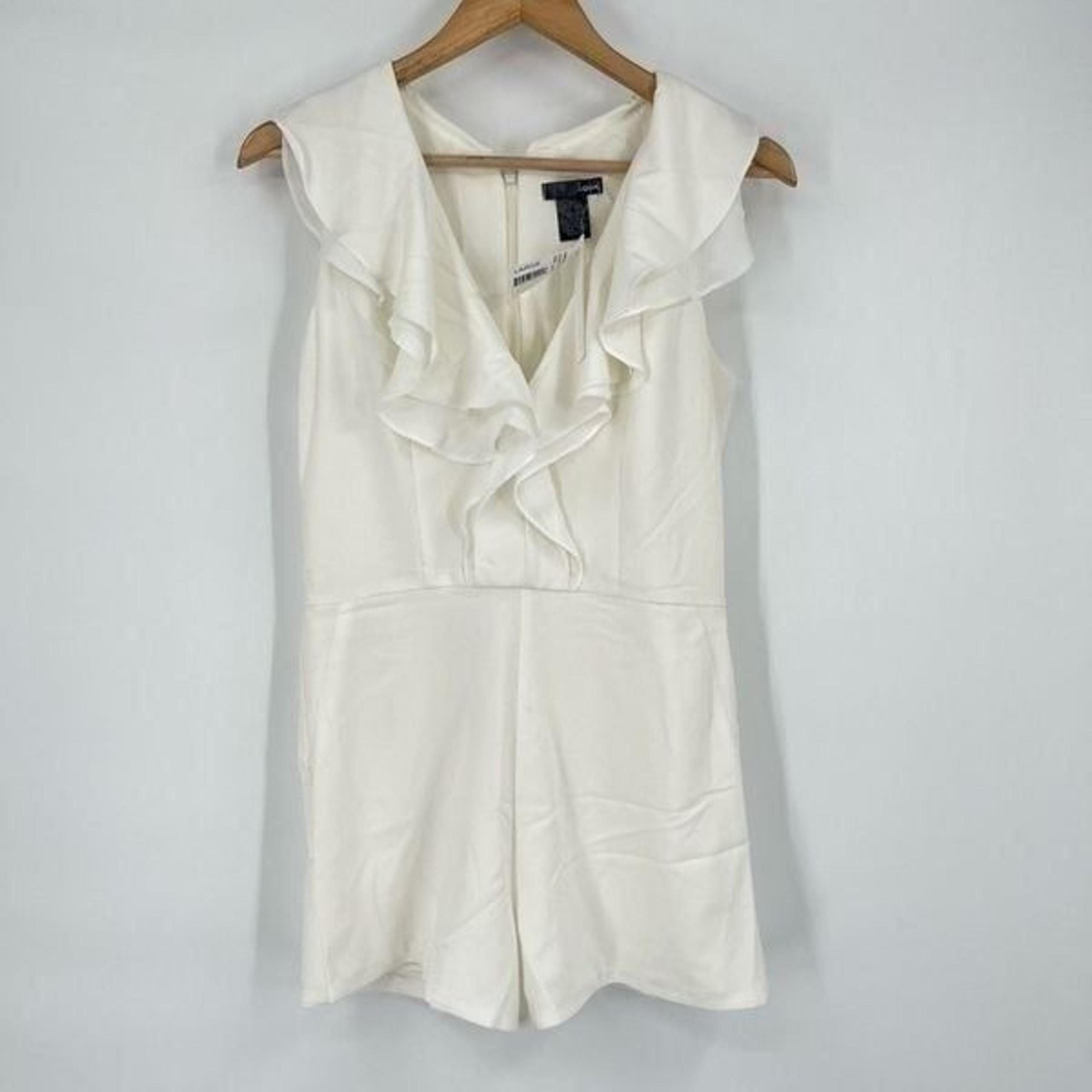 Aqua Ruffled Neck Romper Jumpsuit Shorts Sleeveless White Womens Large NWT