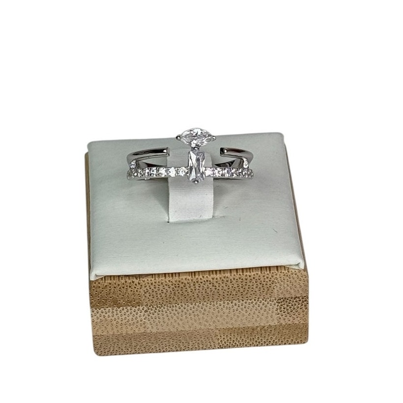 925 Sterling Silver sparkle Ring with Brilliant Cubic Zirconia Size 8