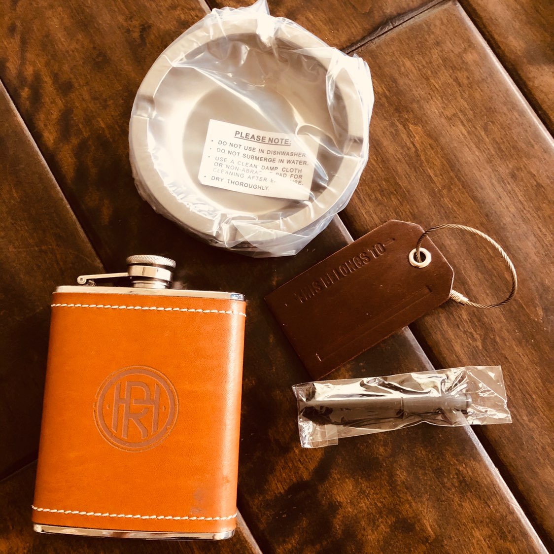 Marlboro Ranch flask, luggage tag & ash tray -new (122)