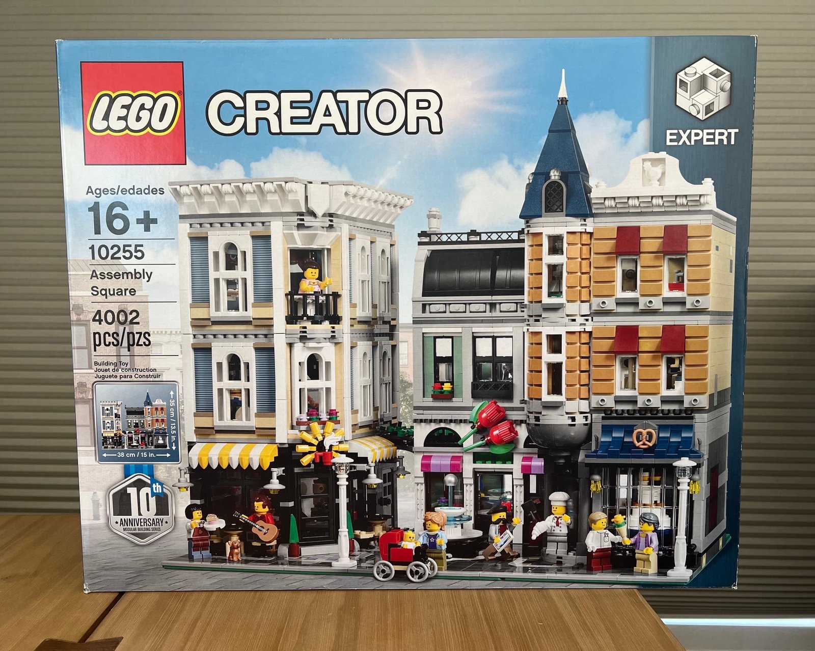 LEGO Creator Expert: Assembly Square (10255) 10th Anniversary Modular Building