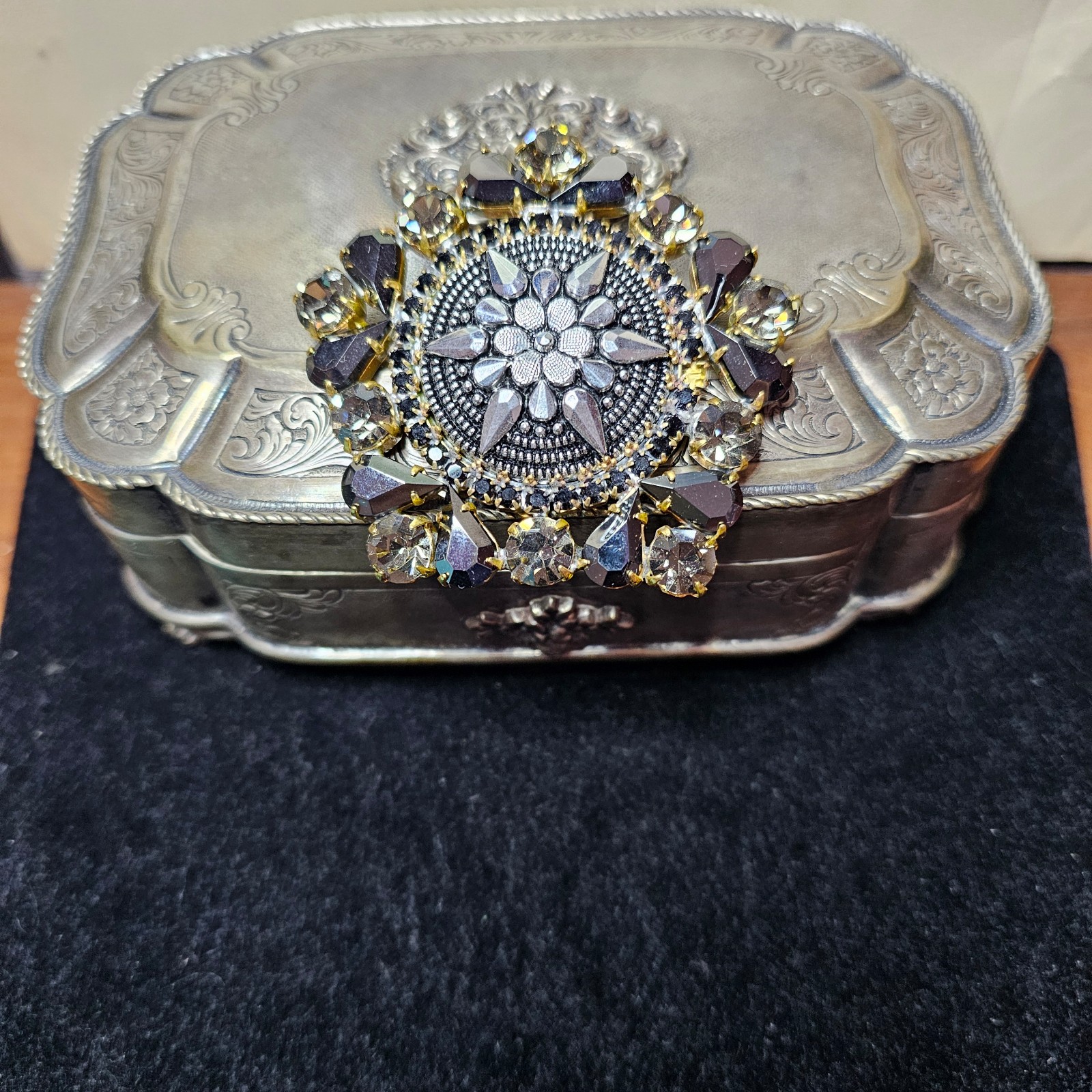 Brooch, Czech Republic, glass crystals, excellent condition