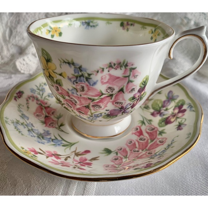 Royal Albert Dawns Glory Bone China Floral Teacup & Saucer Set England Country B