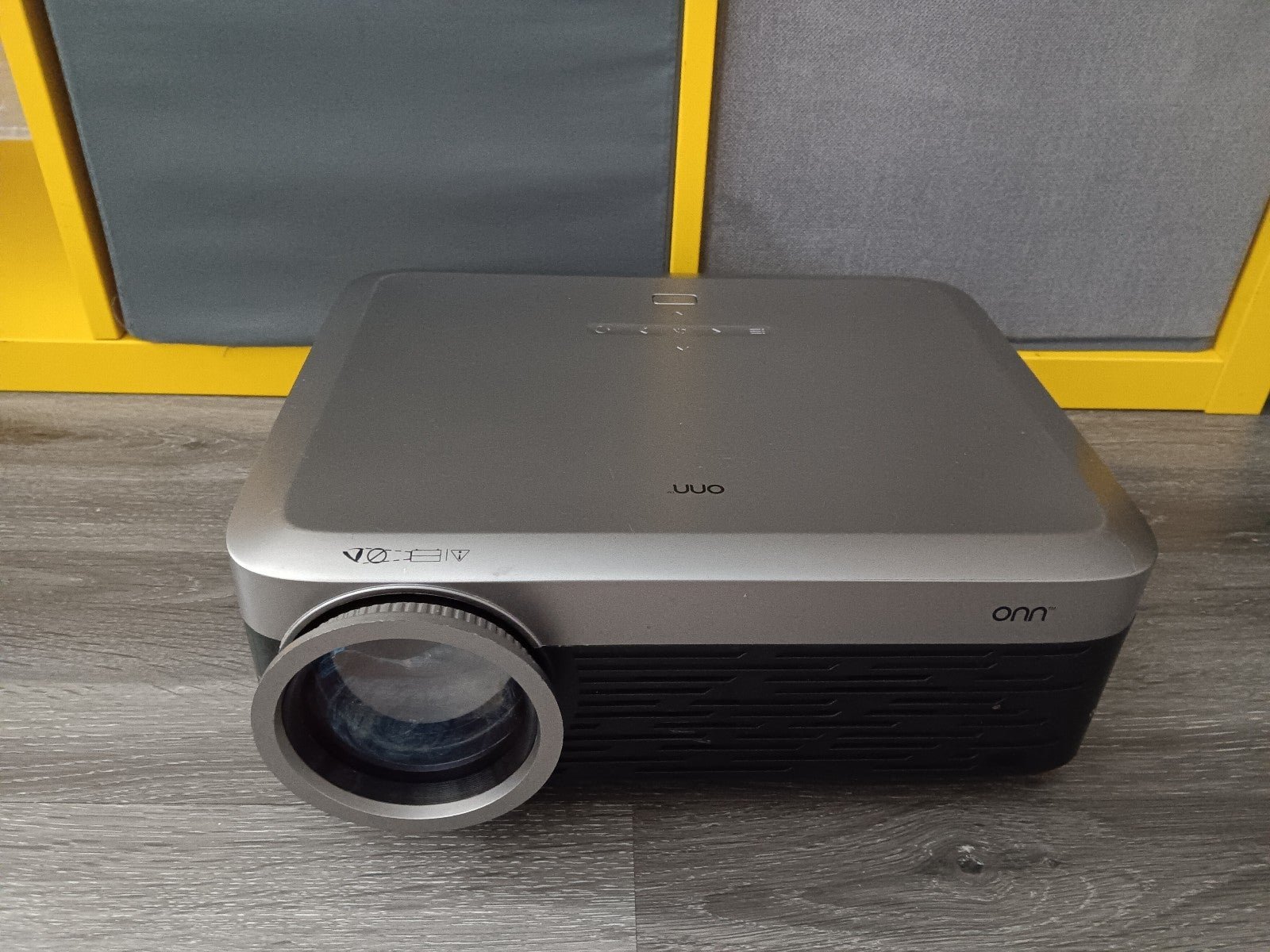 ONN SMART HOME THEATRE PROJECTOR + REMOTE