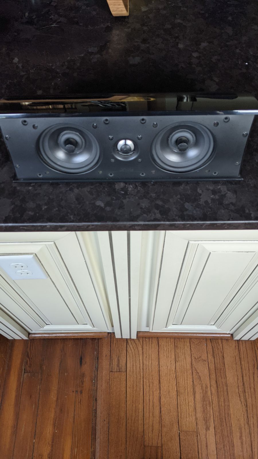 Definitive Technology ProCenter 1000 w/