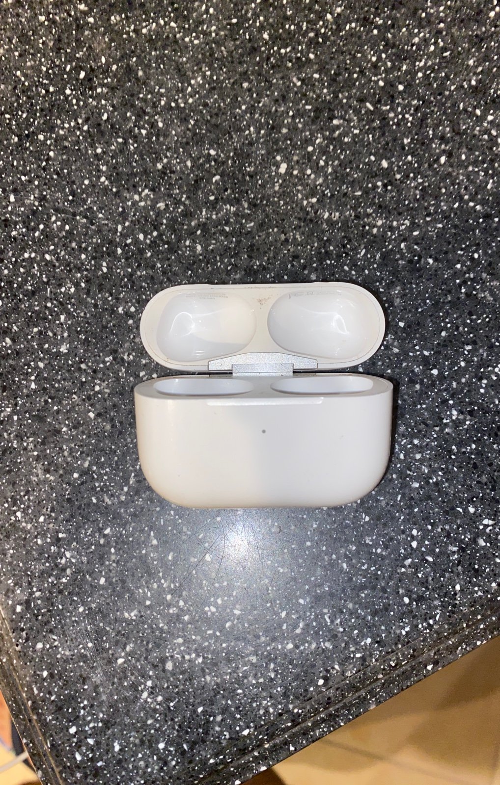 Apple AirPods Charging Case