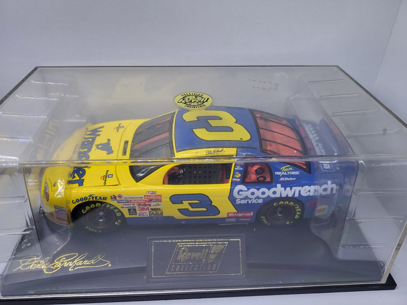 Dale Earnhardt Sr 1999 Wrangler 1:24