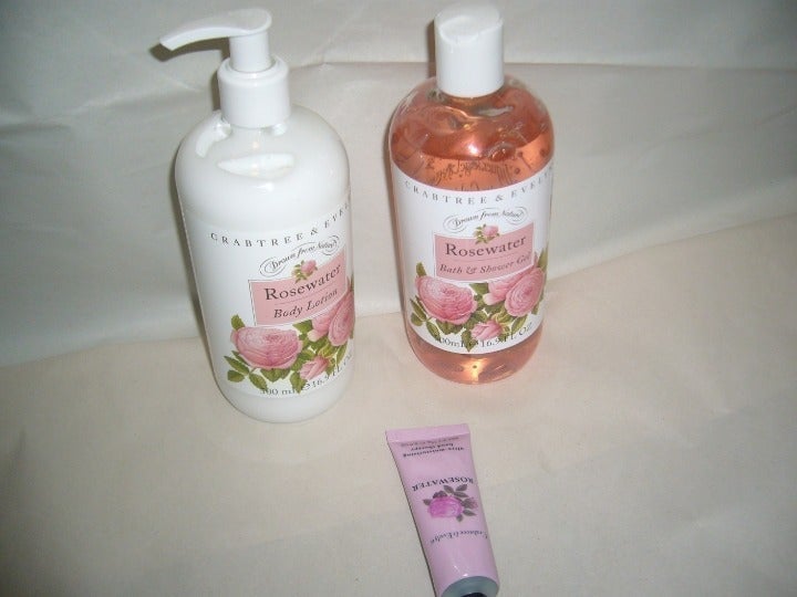 CRABTREE & EVELYN ROSEWATER BATH & SHOWER GEL & BODY LOTION GIFT SET WITH BONUS