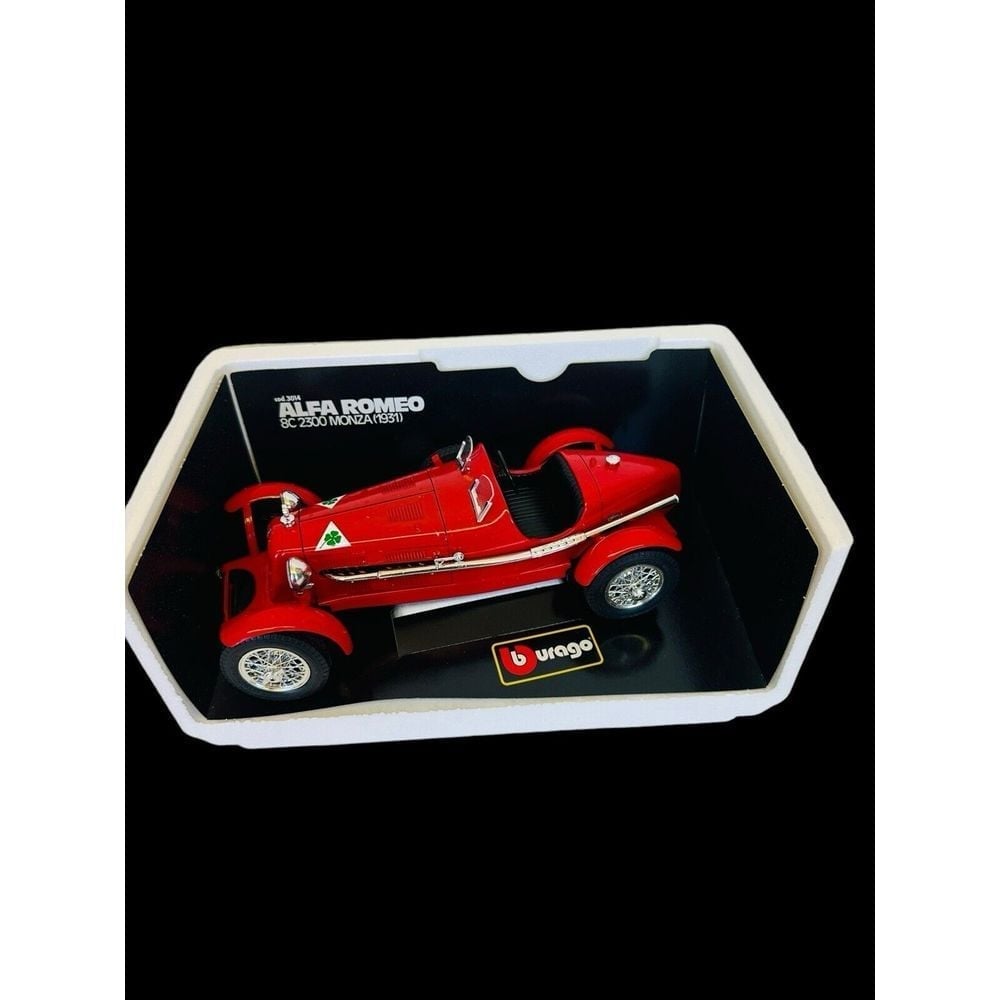 Burago 1/18 Scale Diecast Cod.3014 Alfa Romeo 8C 2300 Monza 1931 Red Vintage