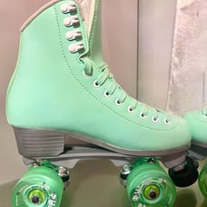 New Jackson Finesse Skates + Atom Pulse Mint Wheels, Size 7