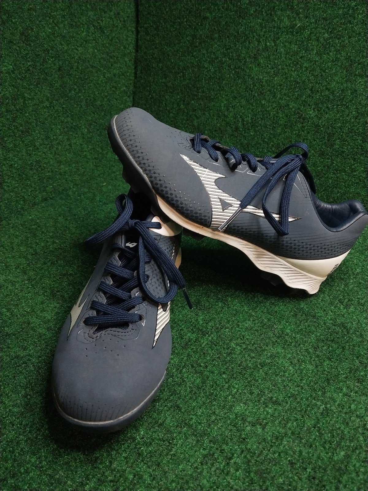 Used Mizuno Baseball Cleats