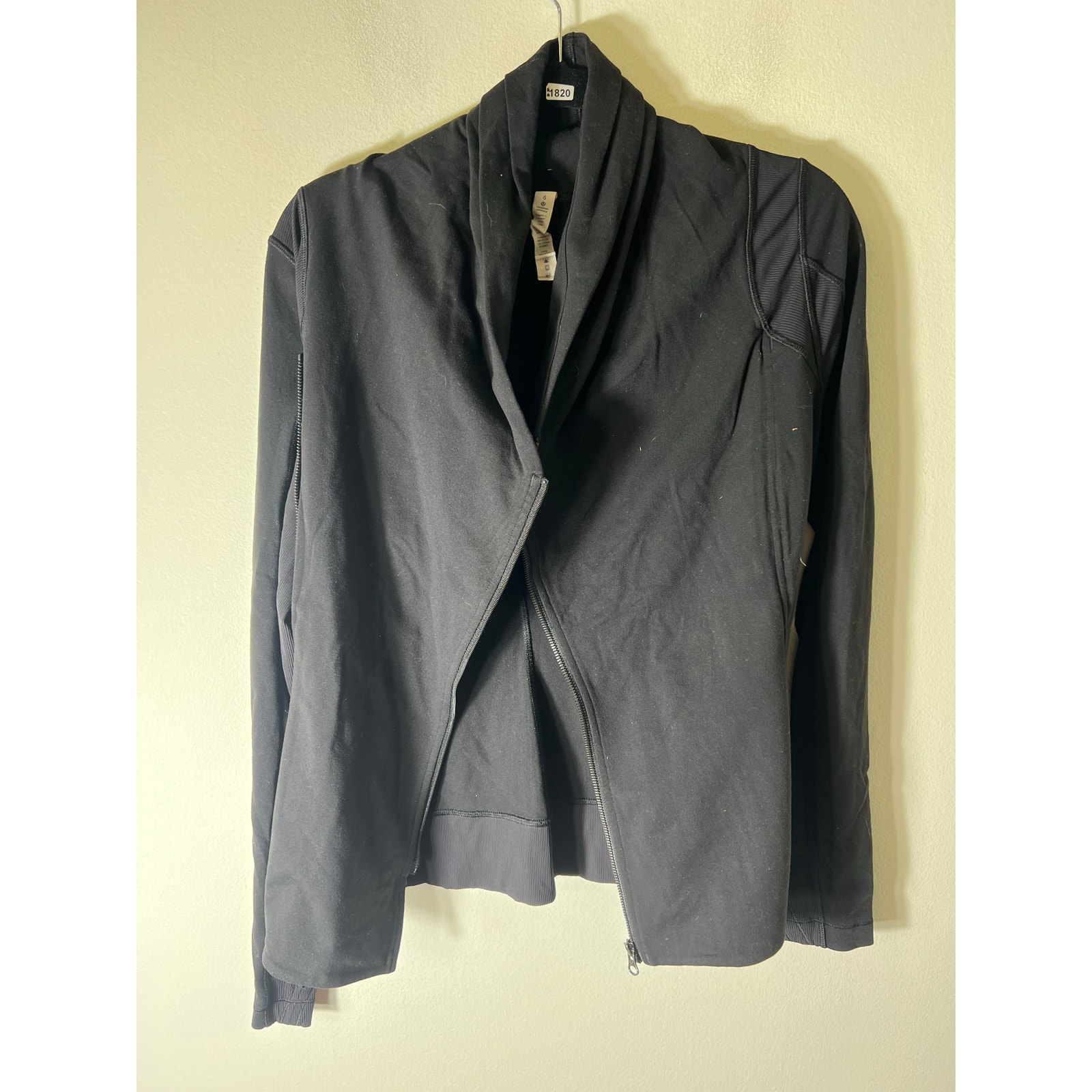 Lululemon Hooded Double Layered Black Sports Jacket Sz 6