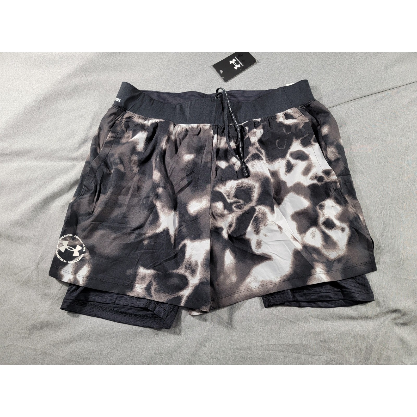NEW Under Armour Iso-Chill Up The Pace 2-in-1 Lined Shorts Men XL 5 Black White