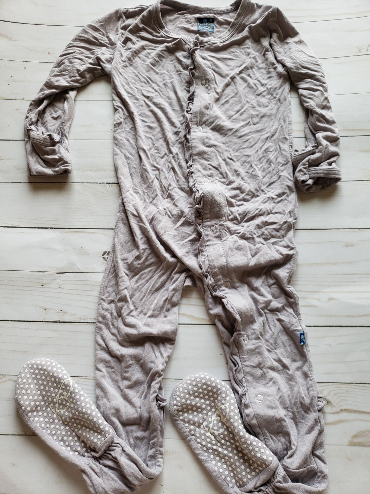 Kickee Pants feather (light grey) 3T EUC footie
