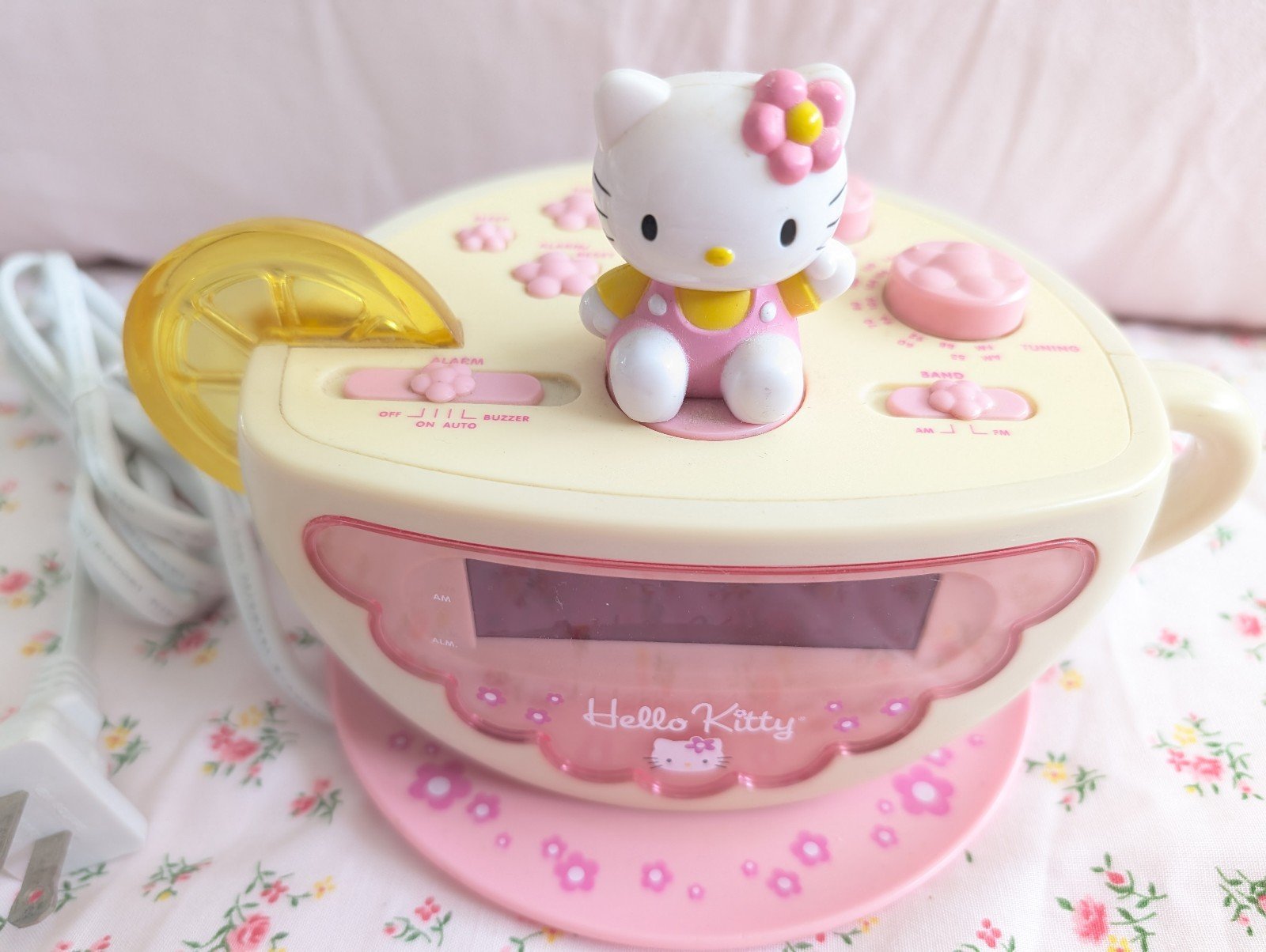 Hello Kitty teacup alarm clock with radio Great Condition works perfect