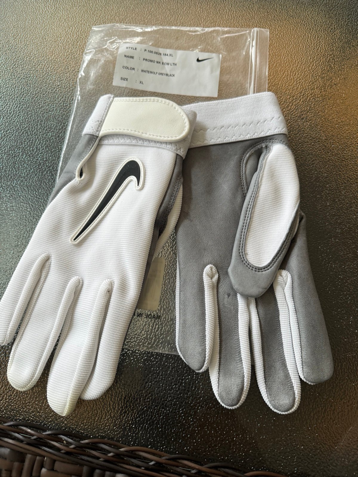 Nike Promo NK ECW LTH Magnigrip Receiver Football Gloves XL CQ9147-184