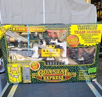 EZ TEC 36911 Coastal Express 33pc G Gauge Train Set Remote Control-Sounds-Smoke