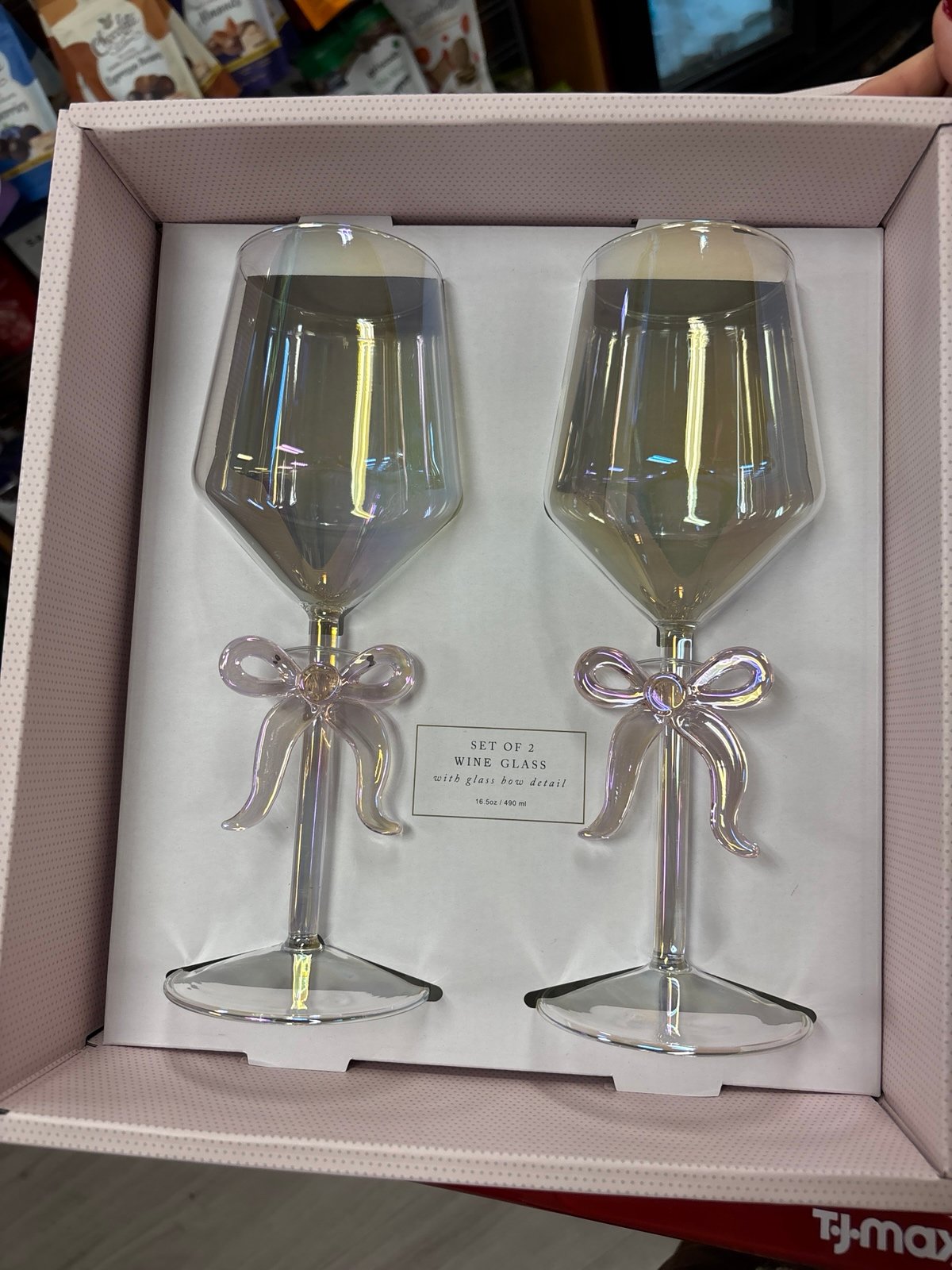 Cupcake & cashmeres set of bow wine glasses