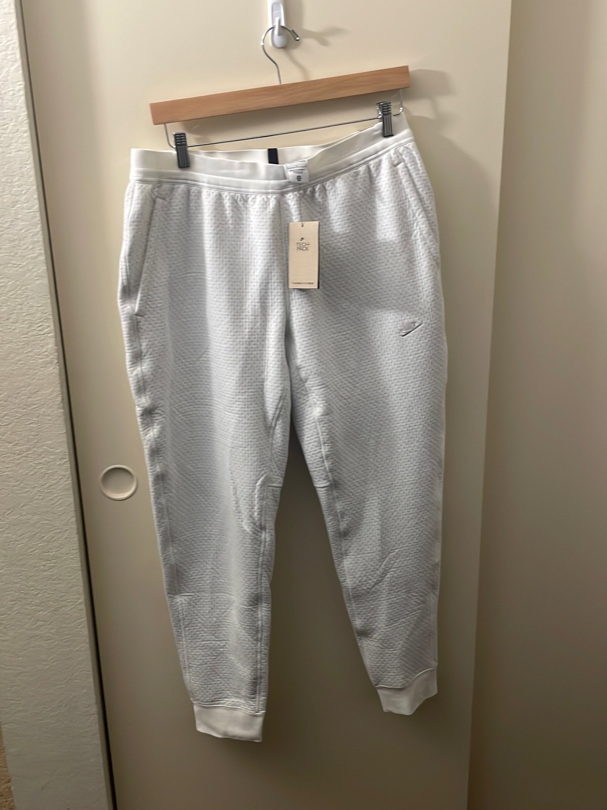 Nike therma joggers