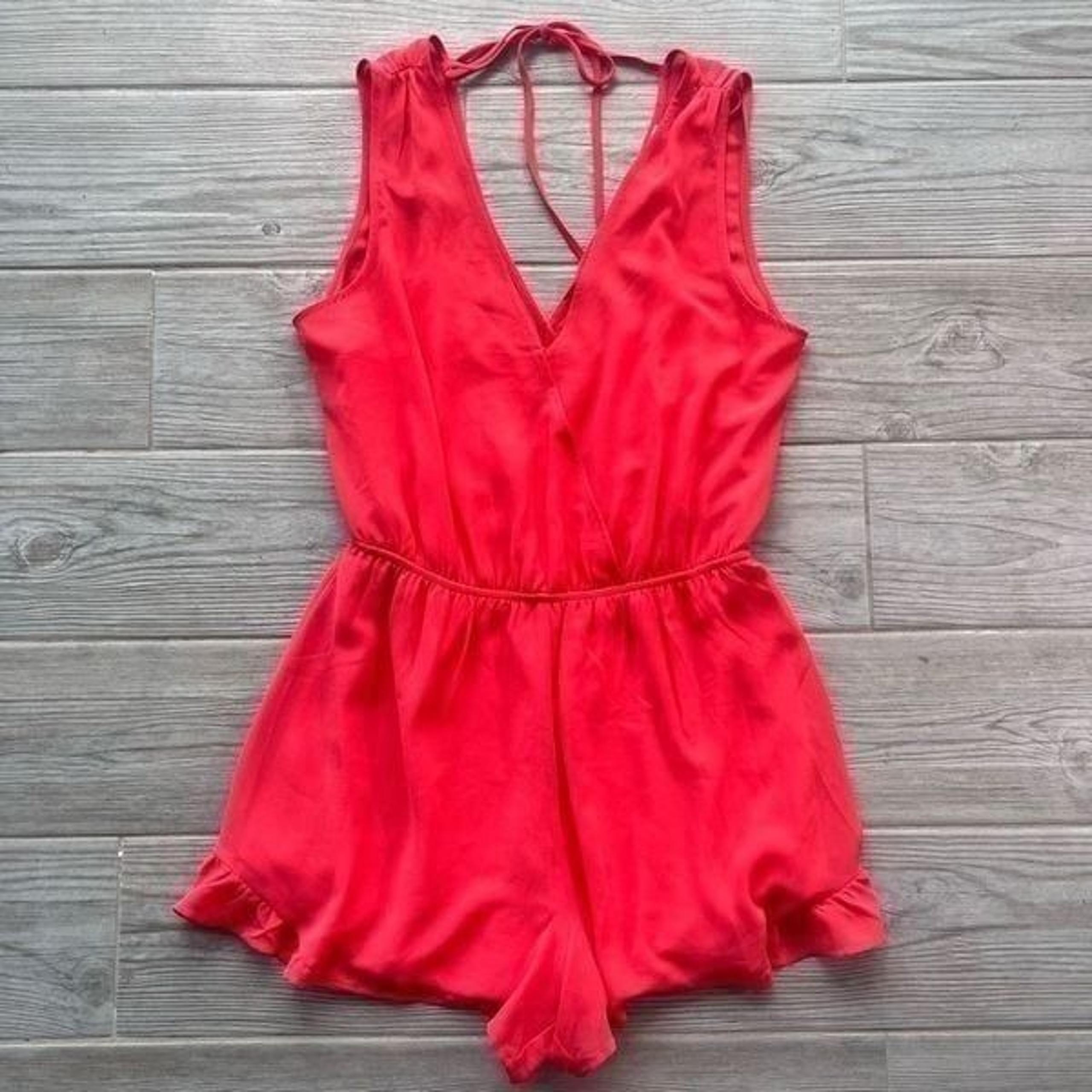 ASTR The Label Womens Pink Coral Sleeveless Ruffle V-Neck Romper Size Small