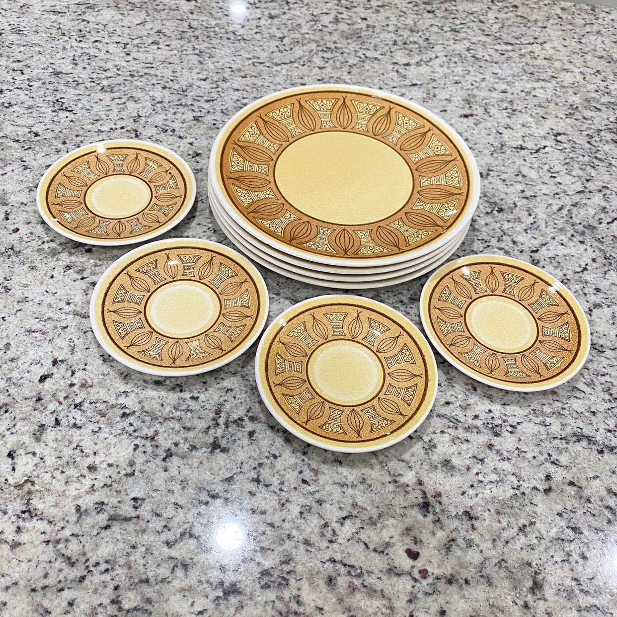 VINTAGE | Taylor Smith Honey Gold Dinning Plates Set