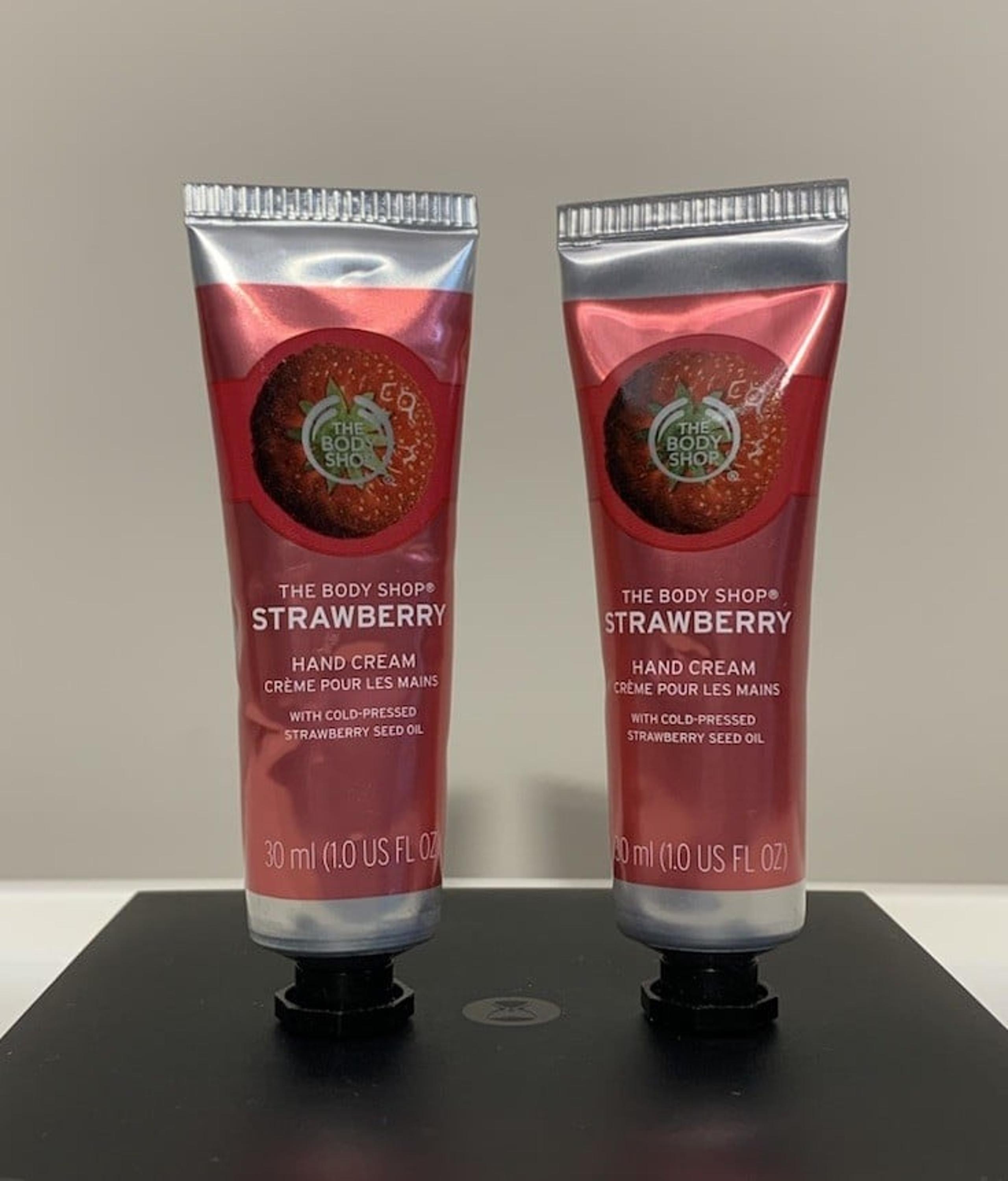 The Body Shop Strawberry Hand Cream 1.0 Fl Oz/30 ml - 2 Tube Set, New HTF