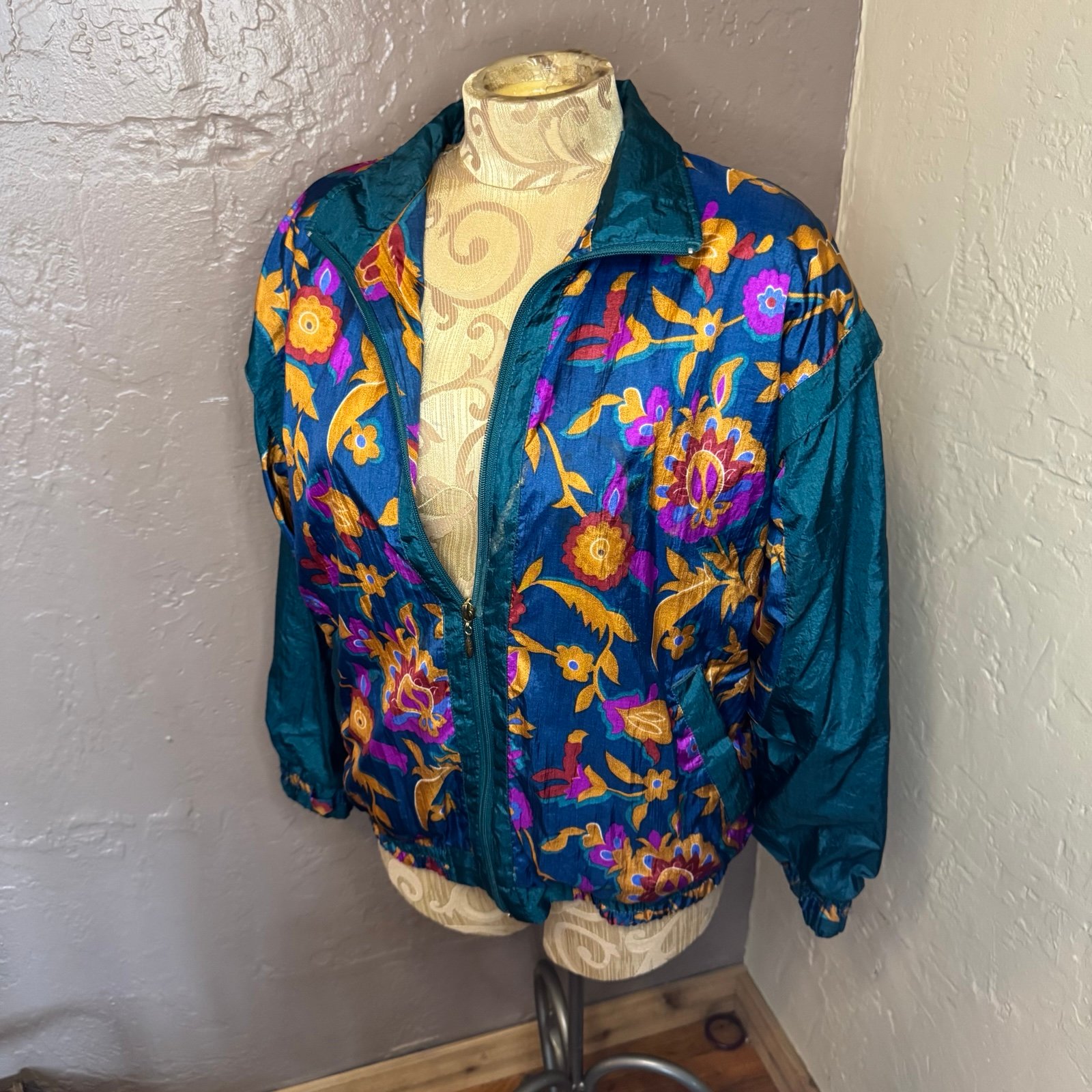 Vintage Pinstripe Petites bright floral 80s / 90s windbreaker