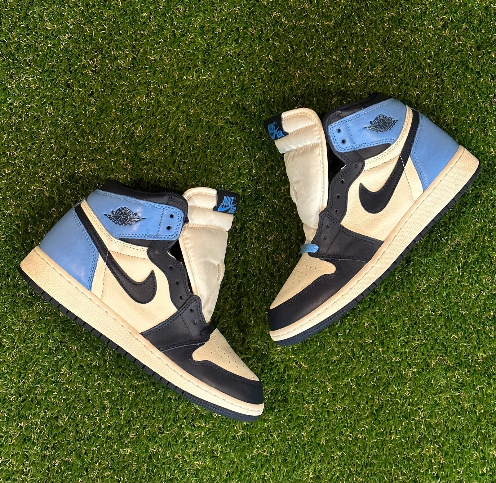 Air Jordan Retro 1 High OG Obsidian