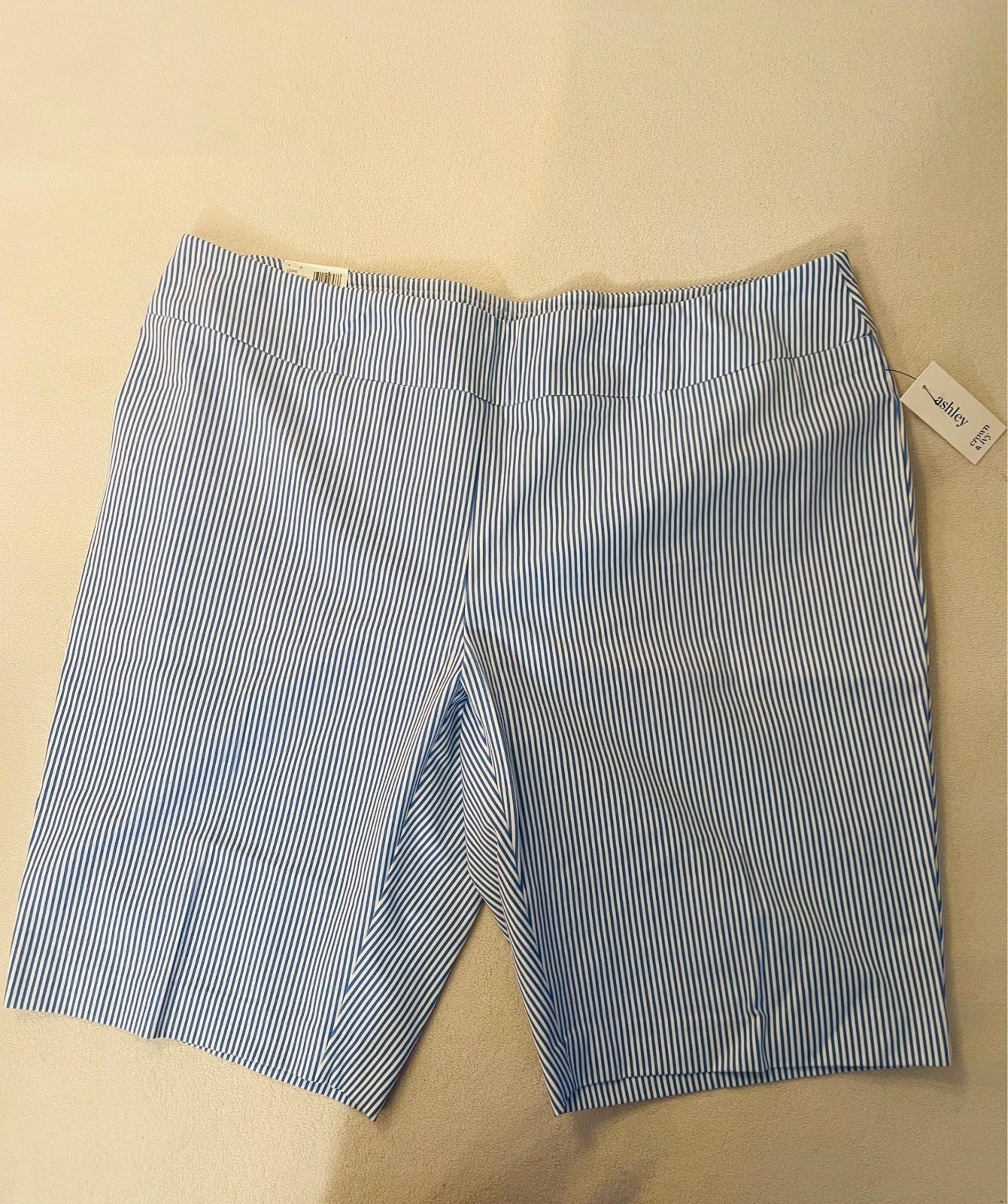 Crown & Ivy 22W Ashley blue/white striped shorts NWT