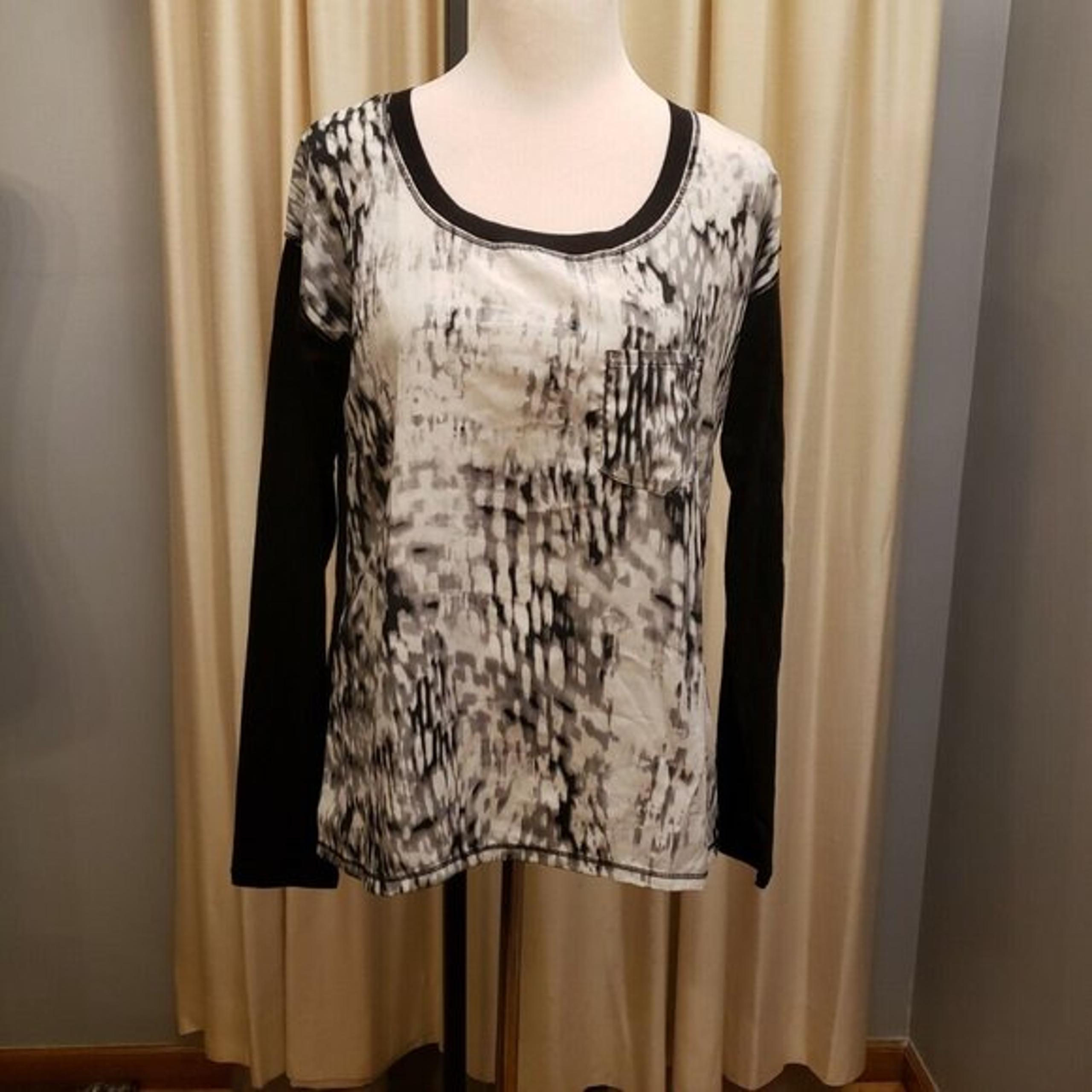 CALVIN KLEIN Size Medium Jeans Pullover Women’s Top Long Sleeve Black & White