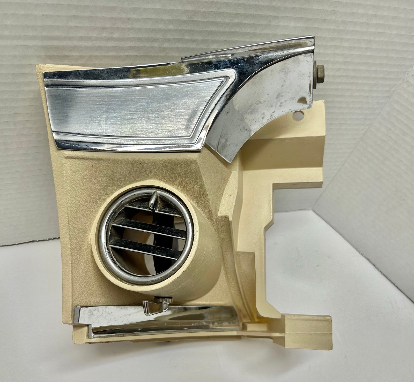 1965-66 CADILLAC LEFT DRIVER SIDE BEIGE INSTRUMENT PANEL COVER W/ AIR VENT OEM