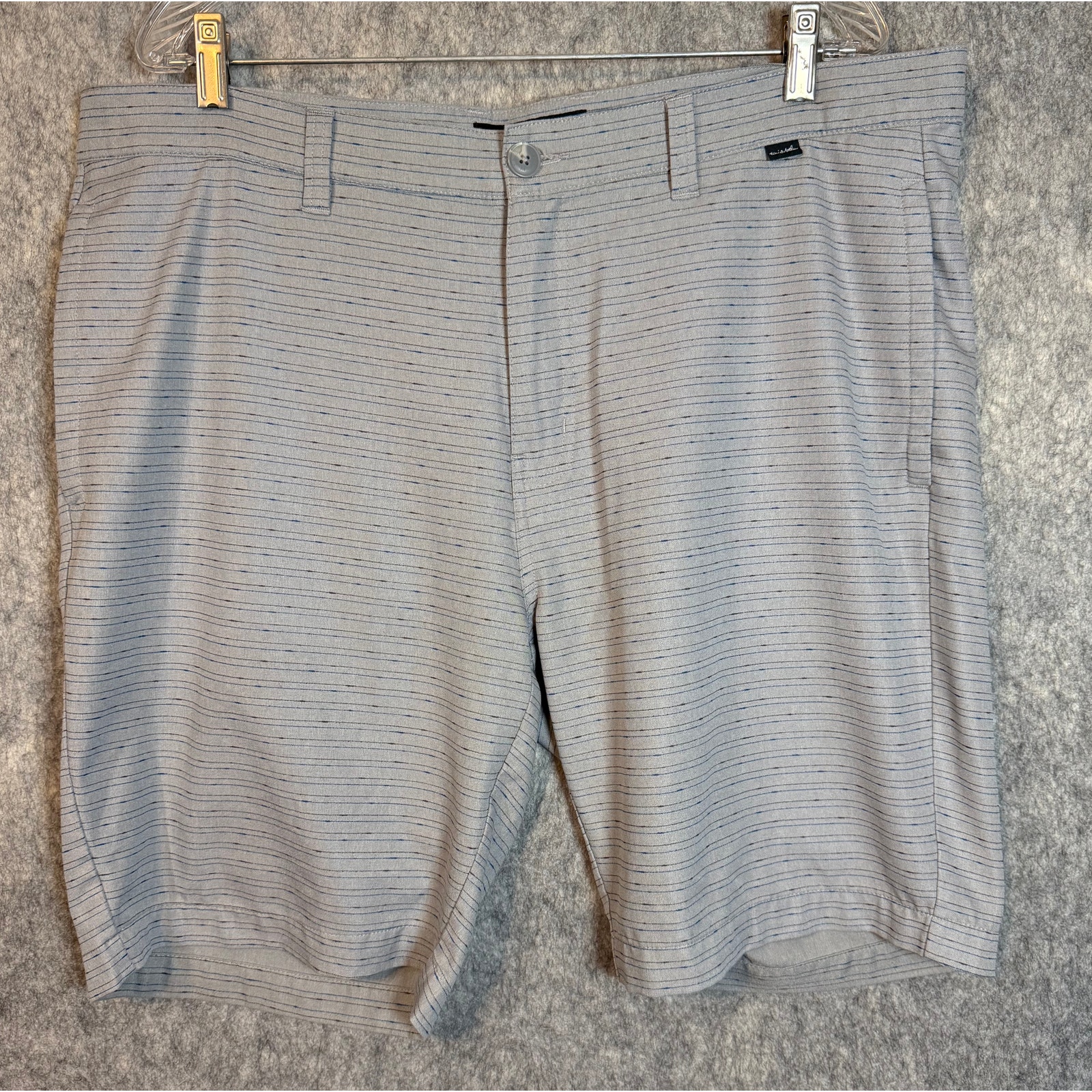 Travis Mathew Mens Grey Striped Fire Pit Sleet Golf Shorts Size 38 Stretch Soft