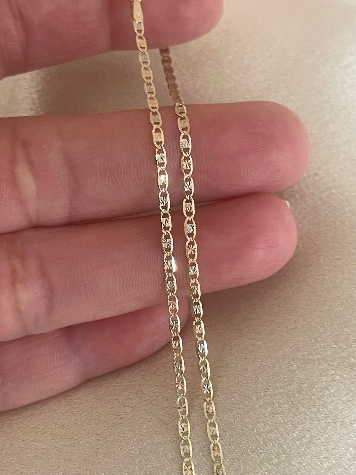 Solid 14k Gold Tricolor Necklace 18” long Cadena en Oro Sólido De 14k