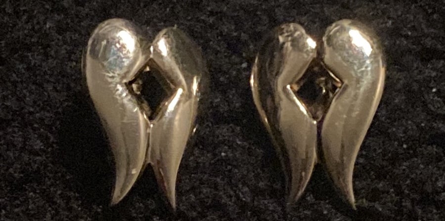Women’s Monet Gold Tone Clip On Earrings Good Condition
