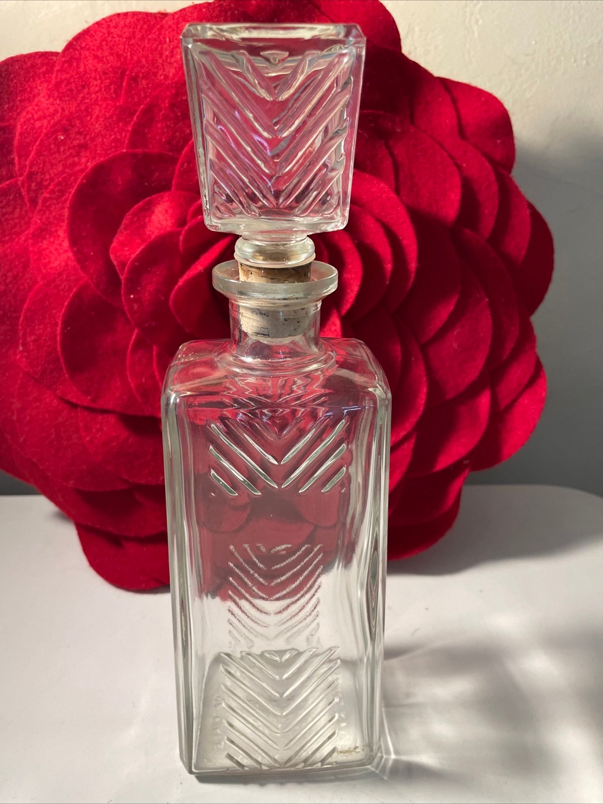 VINTAGE CRYSTAL CLEAR HEAVY GLASS LIQUOR/WINE DECANTER W/STOPPER  D20