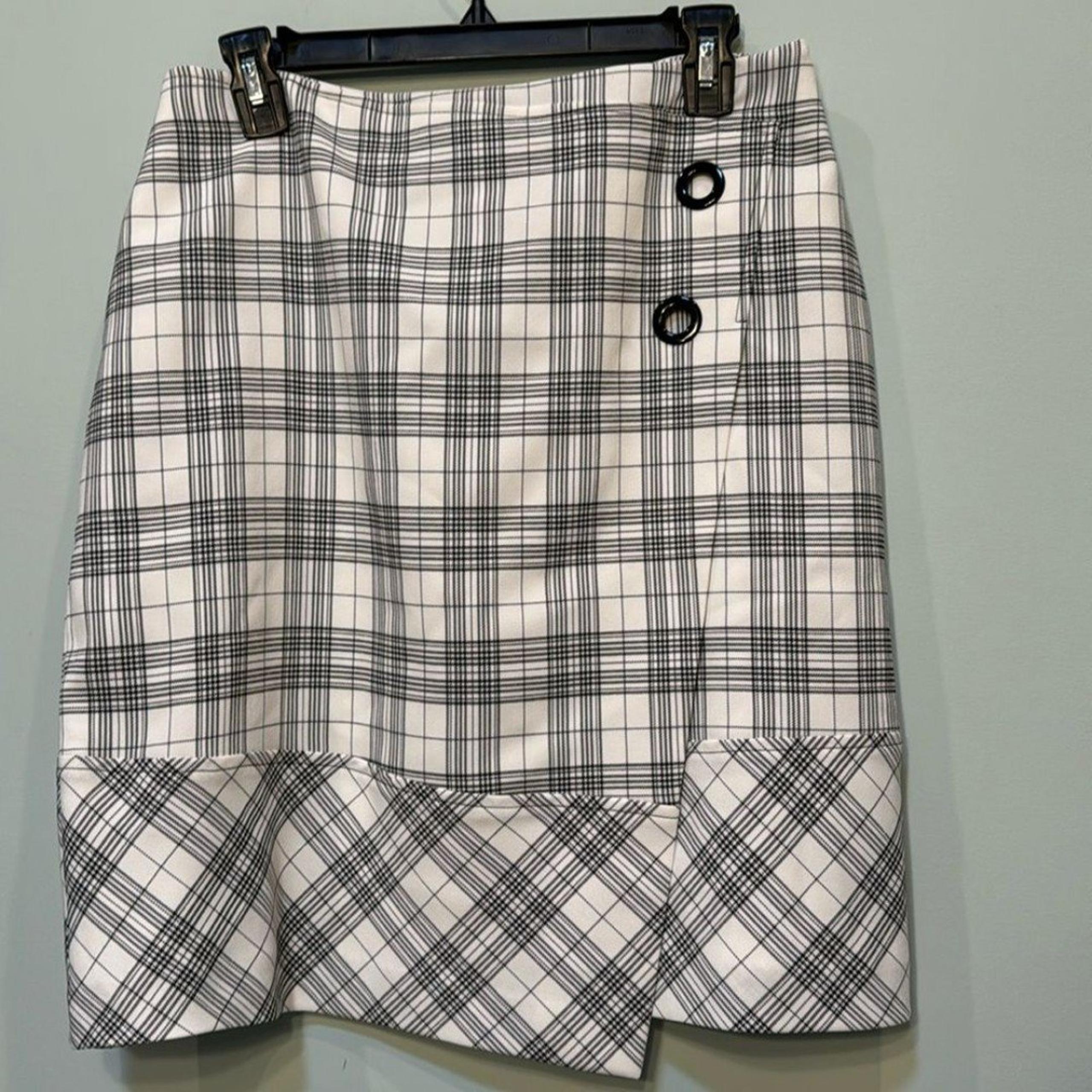 Nine West asymmetric black and white plaid faux wrap skirt Size 8