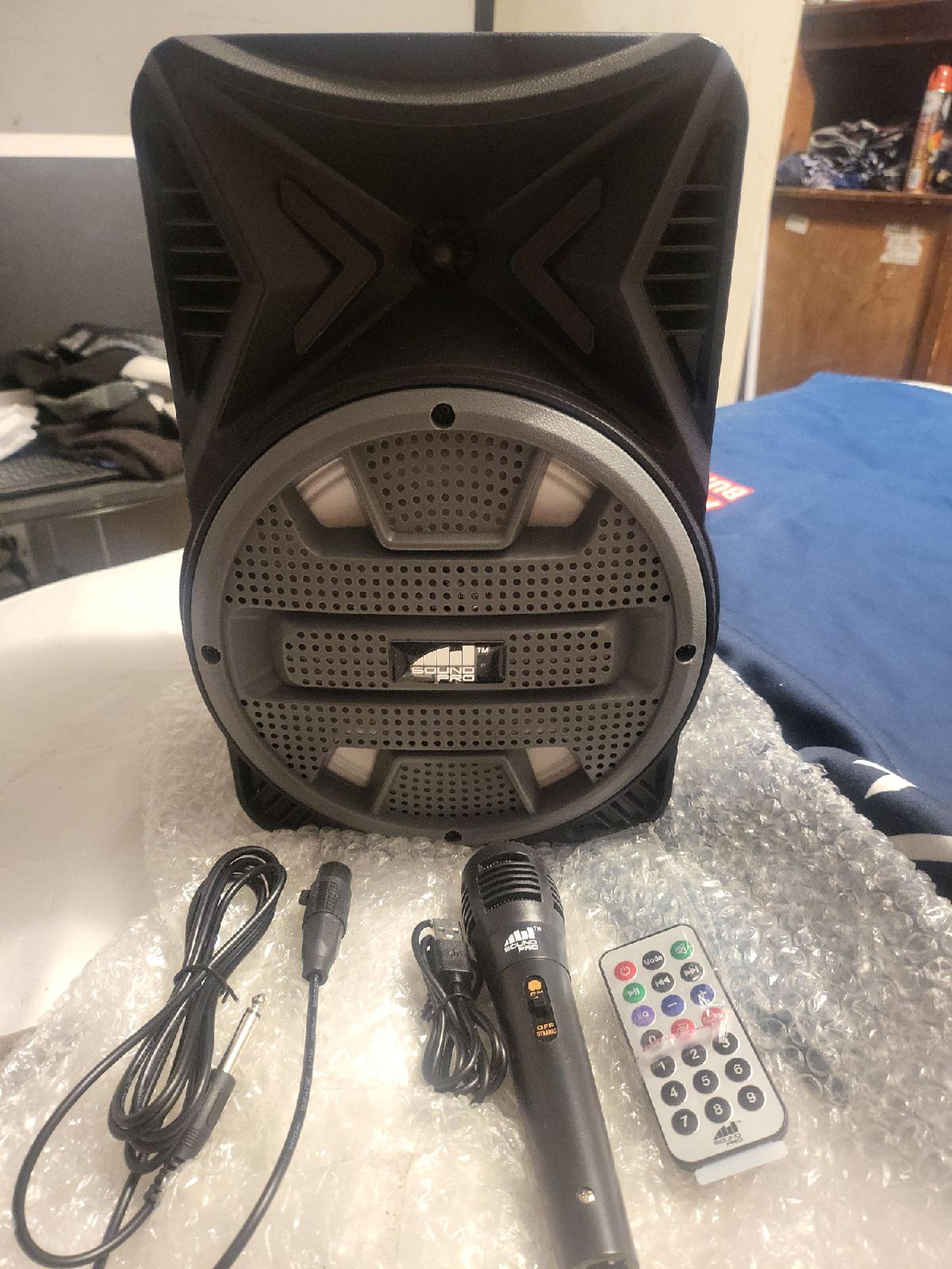 Karaoke speaker with accessories