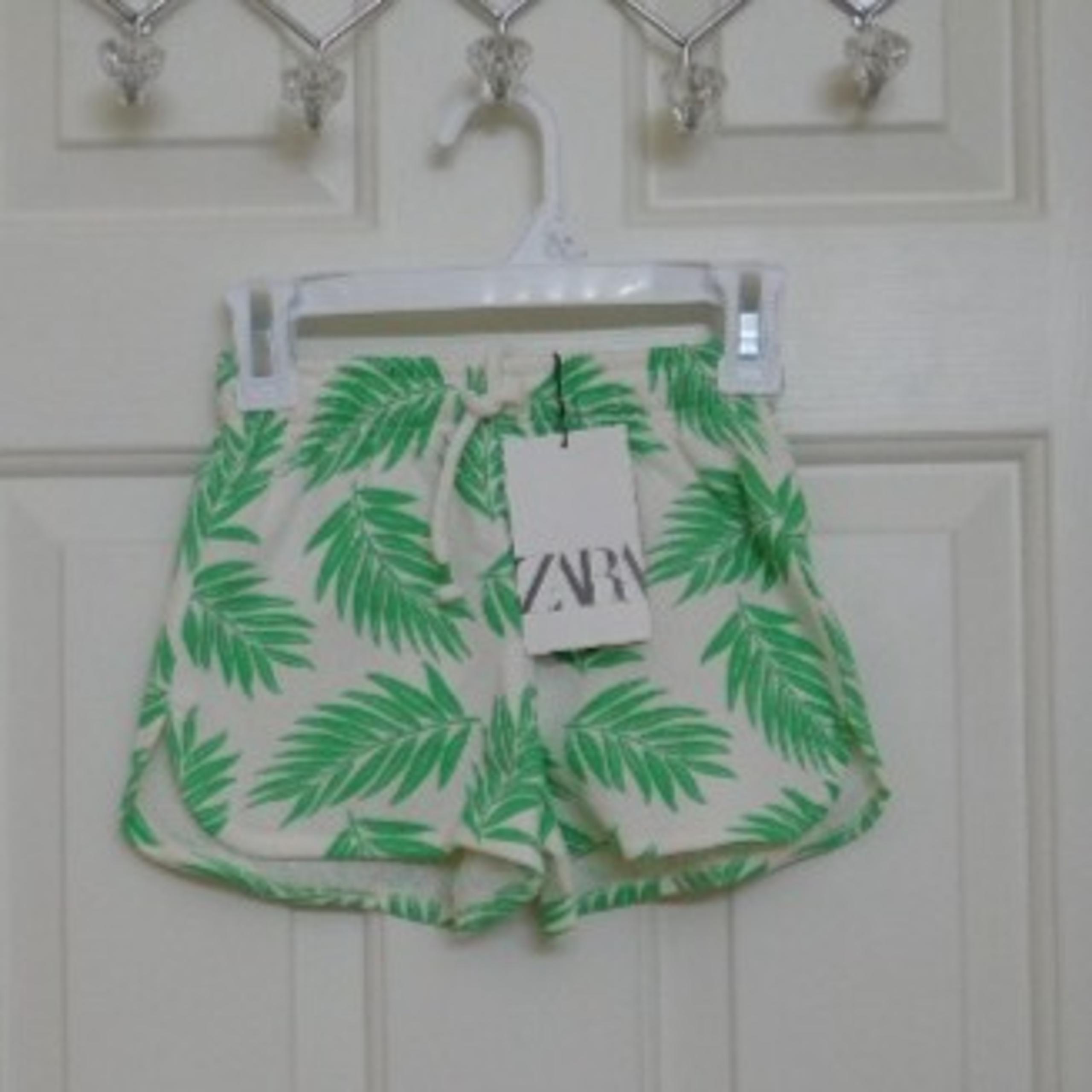 NWT Green Leaf Print Shorts sz 6 - ZARA