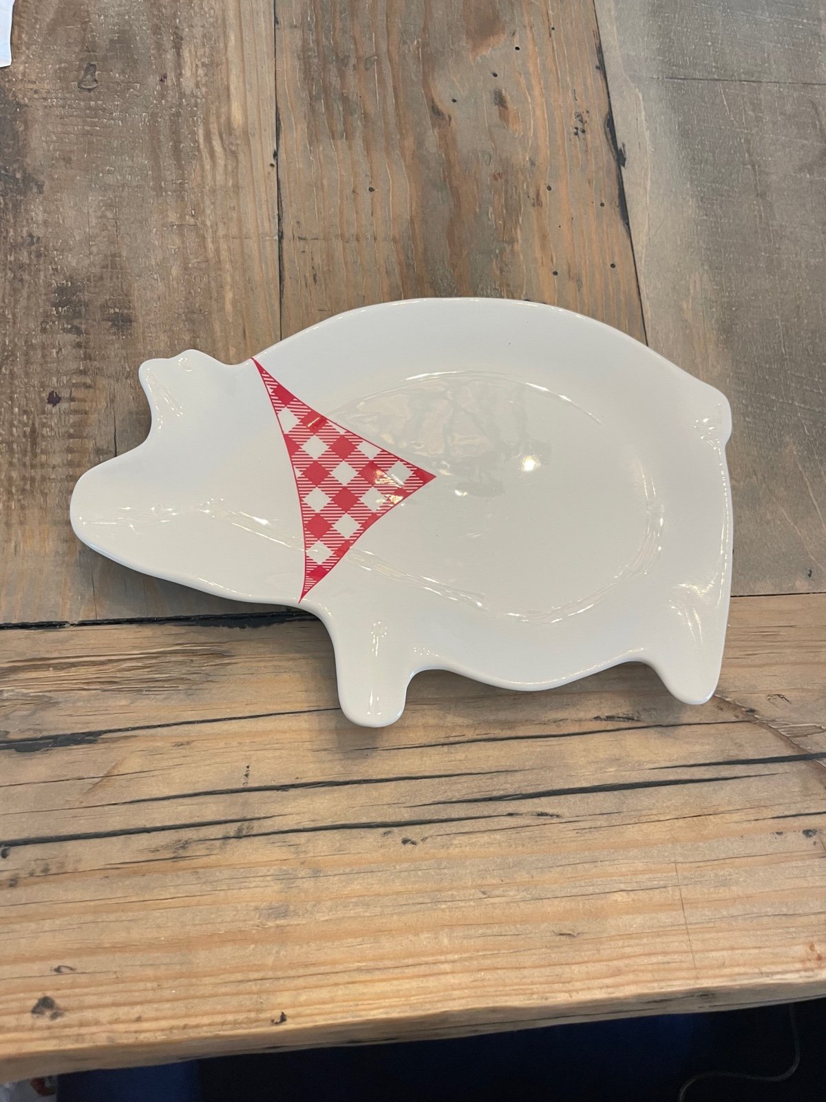 M Stamp Magenta Rare Pig Plate With red checkered bandana