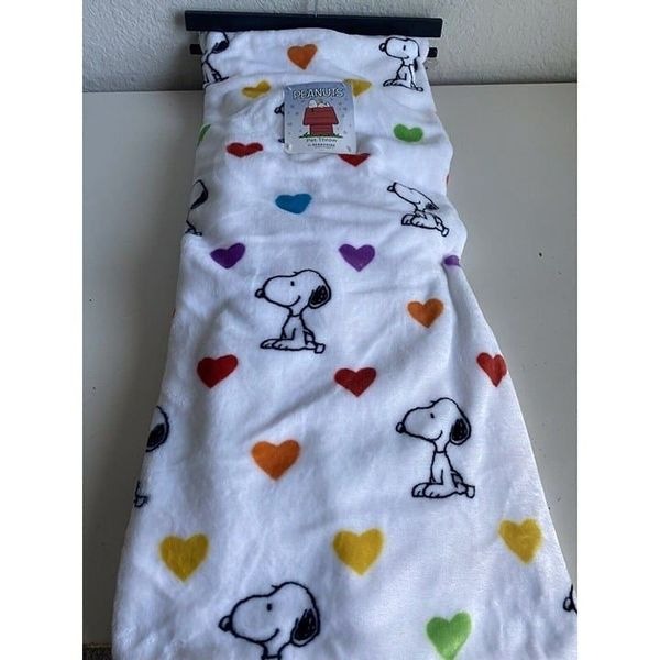 Peanuts Snoopy Valentines Day Rainbow Hearts Plush Throw Blanket 60 X 70” NEW