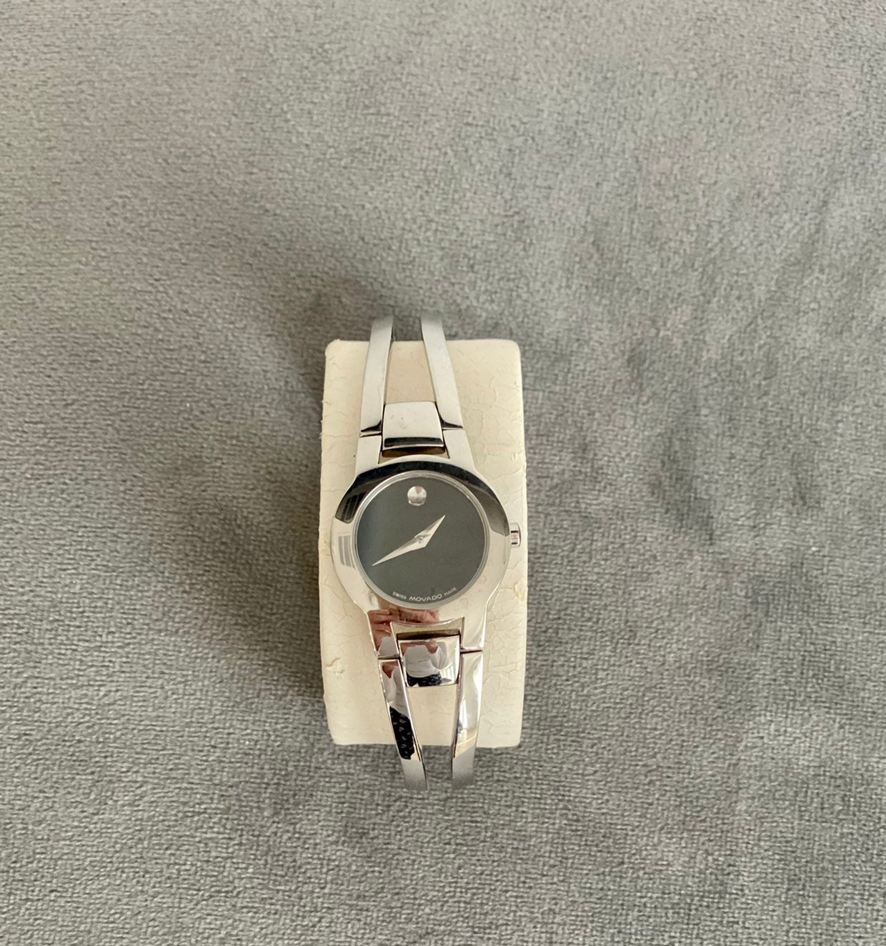 AMOROSA MOVADO WOMENS WATCH *NO TRADES**NEEDS BATTERY*