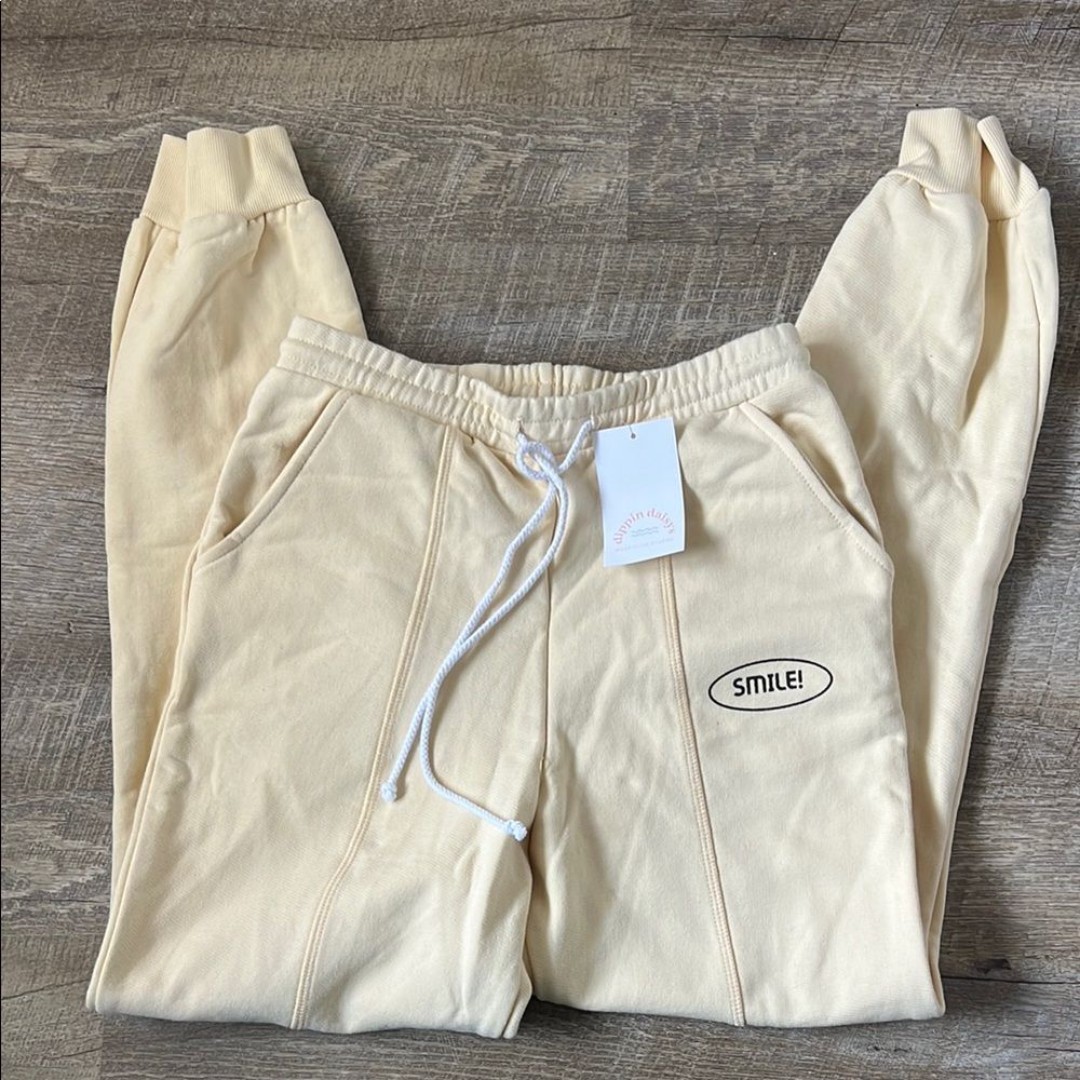 NWT Dippin’ Daisy’s Yellow Smile Sweatpants Size Small