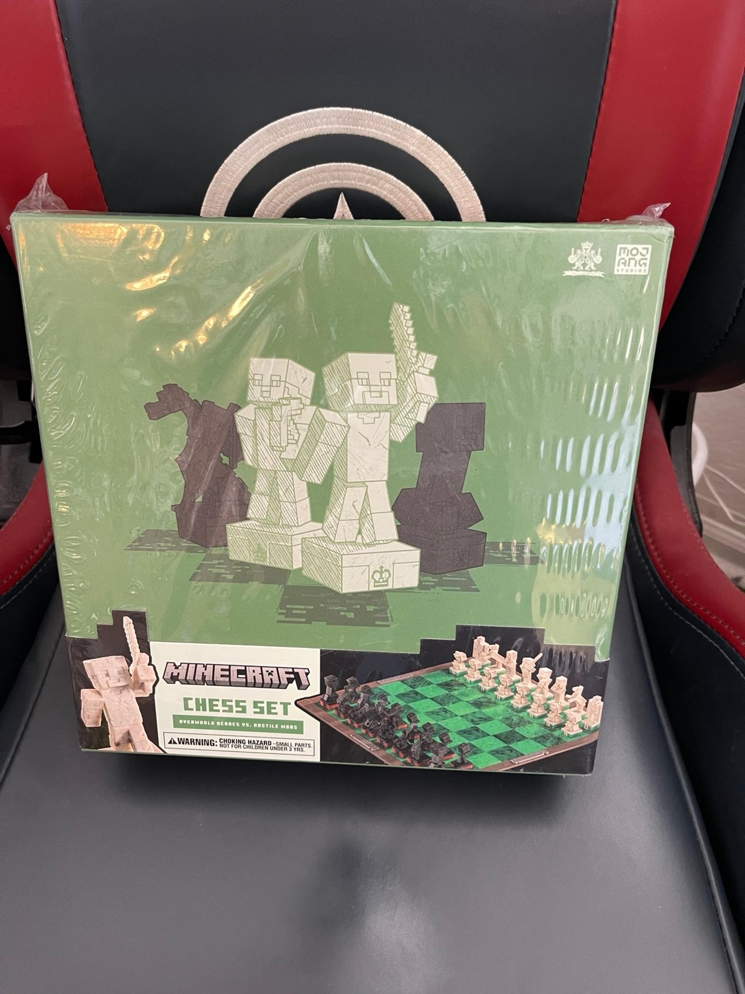 Minecraft Chess Set Overworld Heroes vs Hostile Mobs - New & Sealed