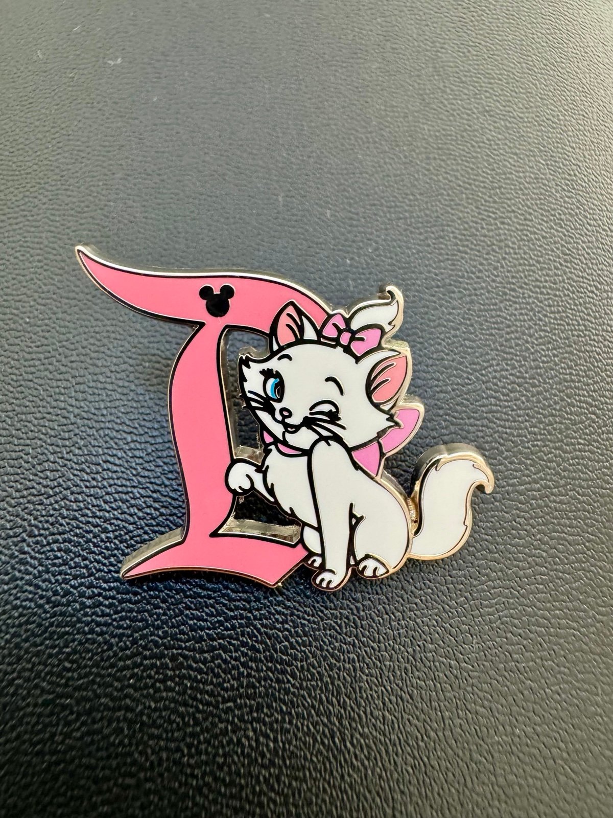 2024 DLR Disneyland D Hidden Mickey Disney Mystery Pin - Marie (Aristocats)