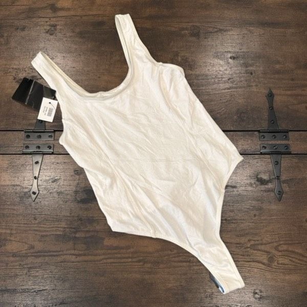 NWT Cale Cream Crew Neck Sleeveless Bodysuit Tank Small