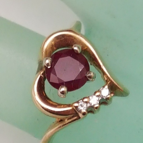Vintage 14k Yellow Gold Genuine Ruby & Diamonds Ring