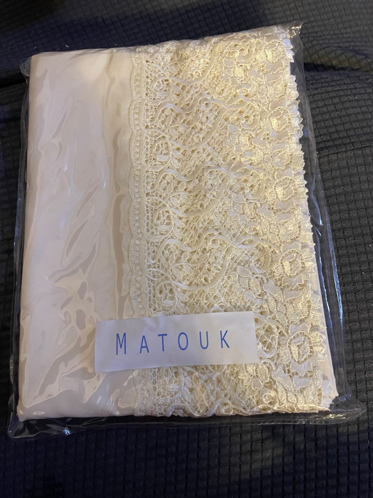 Vintage MATOUK USA Made 2 PILLOWCASES Callista Cotton 330 TC LACE EMBROIDERY